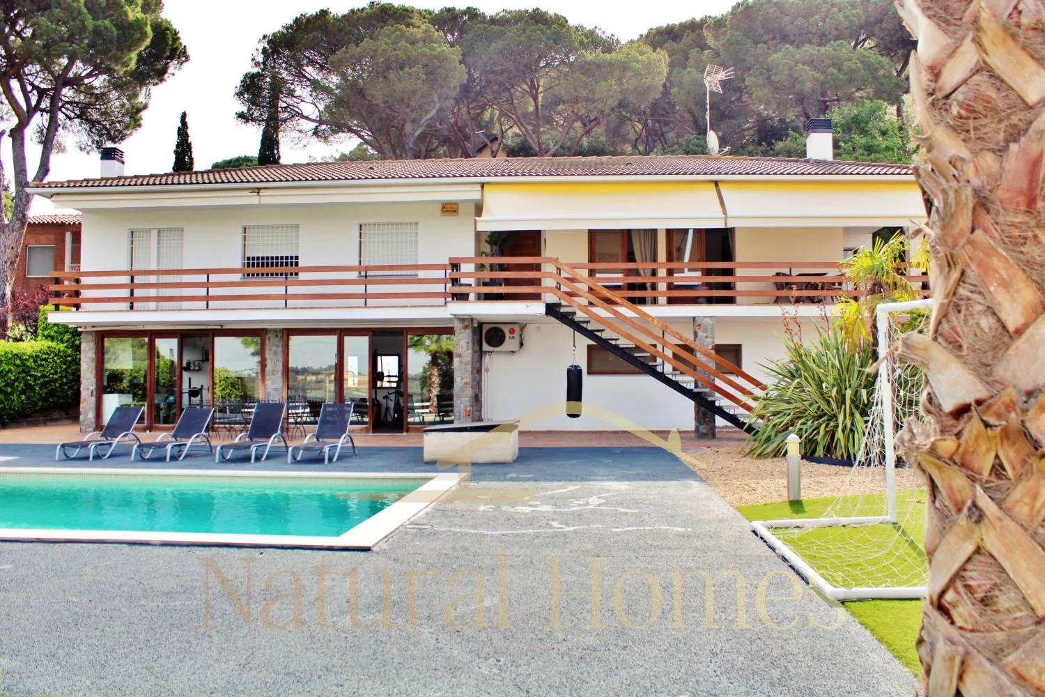 Chalet con vistas y piscina, 4 dormitorios