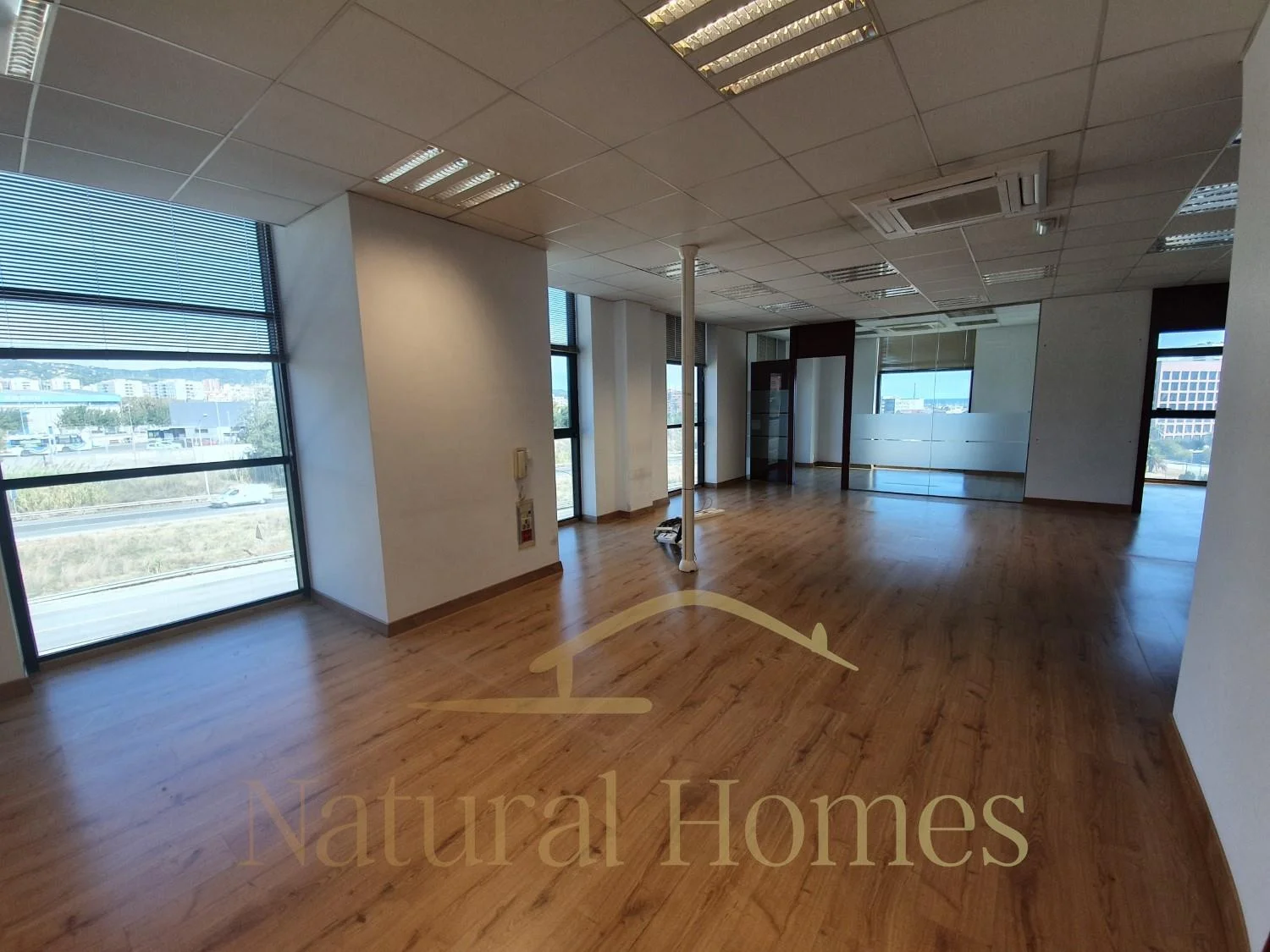 Sea-view commercial unit near Tecnocampus