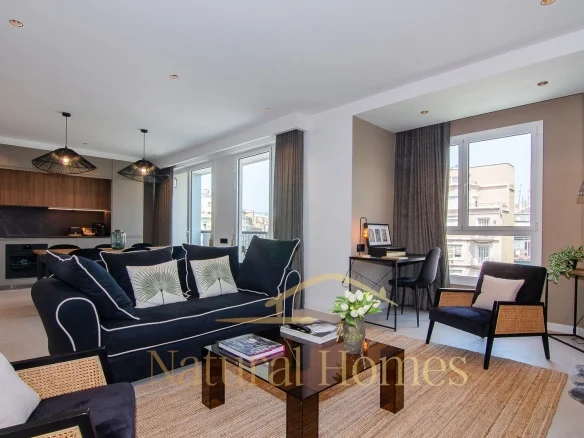 Reformed Barcelona flat, four-bedroom terrace