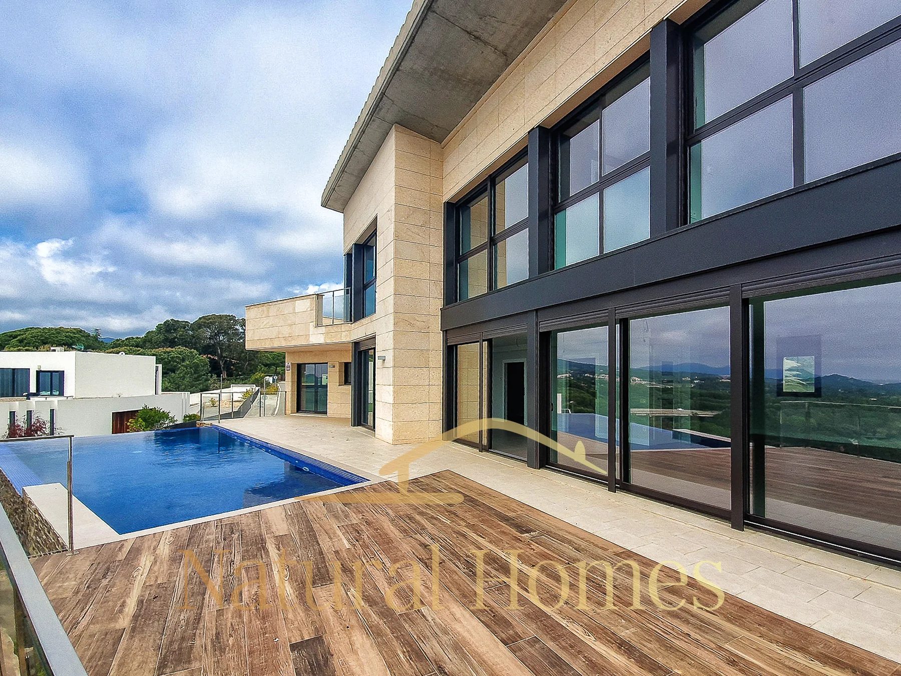 Luxury sea-view chalet with pool