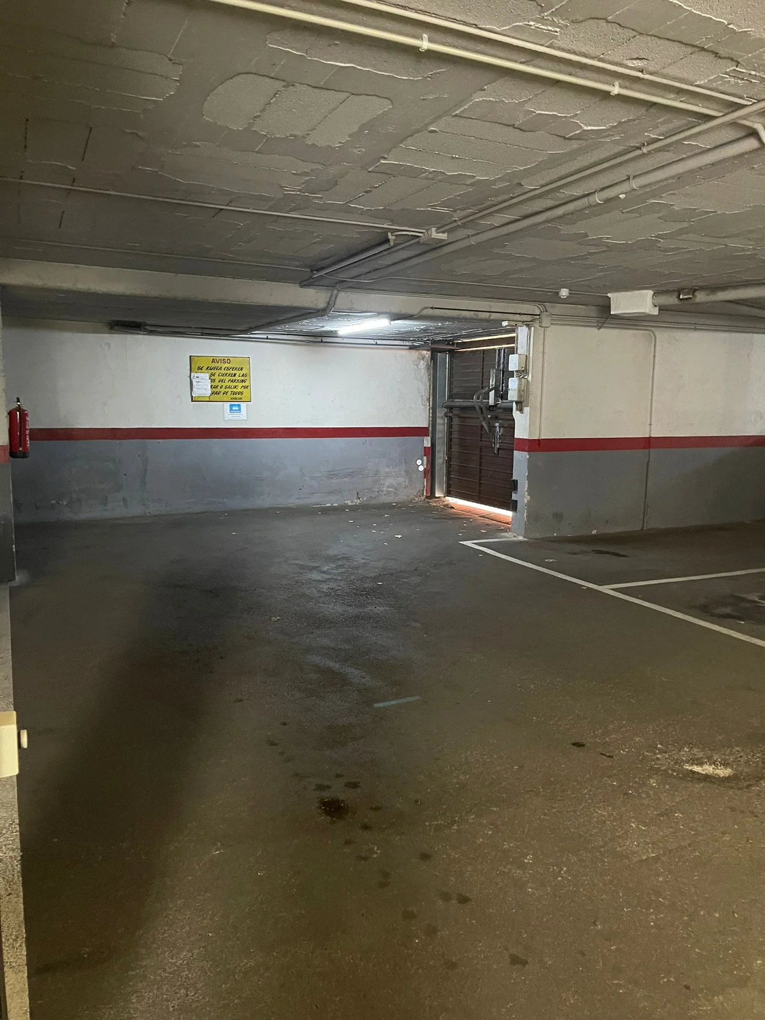 Accessible Barcelona parking space, 25 m²