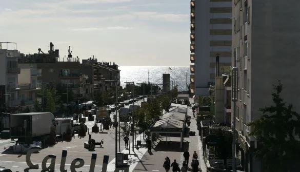Piso reformado en Calella con vistas al mar