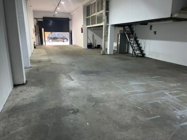 Ground-floor commercial unit, 200 m²