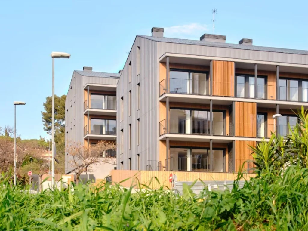 Ático dúplex de obra nueva en Tiana con piscina comunitaria