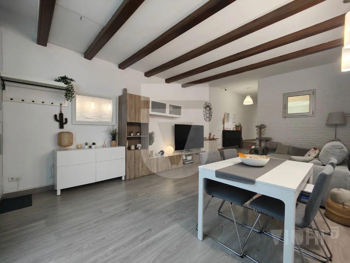 Piso reformado en Horta, 82 m²