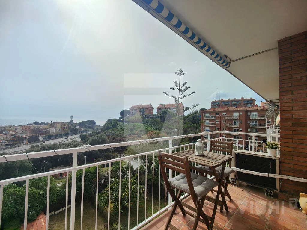Piso reformado en Montgat, tres habitaciones