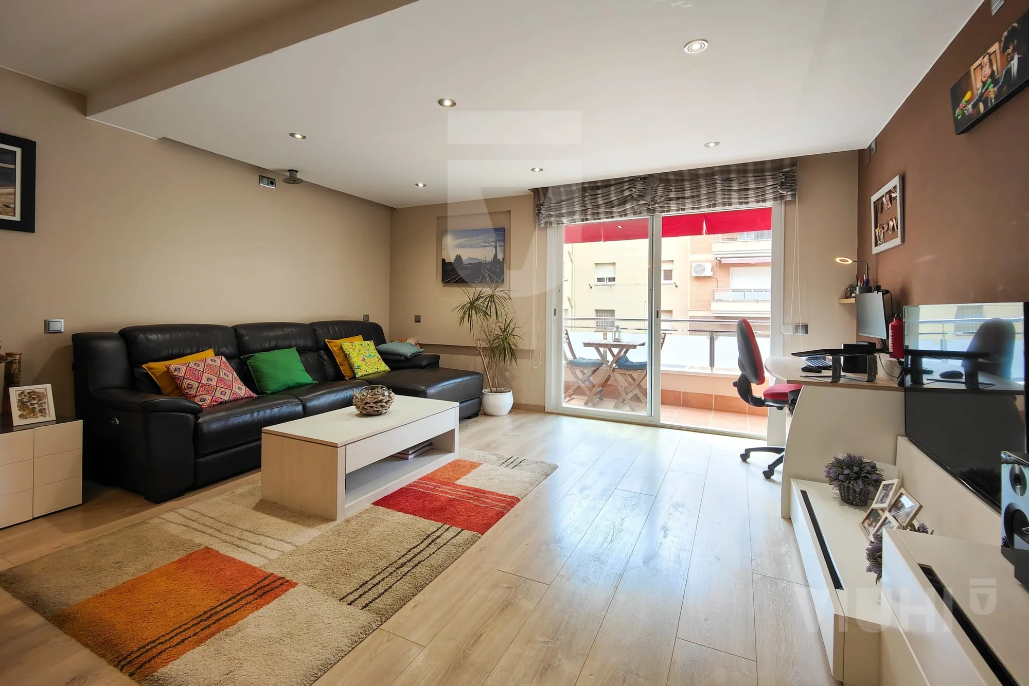 Bright Montgat apartment, three bedrooms