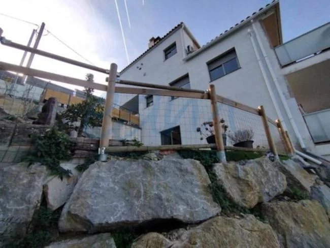 Chalet de tres plantas y tres dormitorios