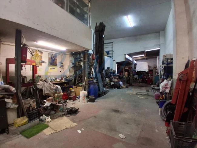 Local comercial con potencial de cambio