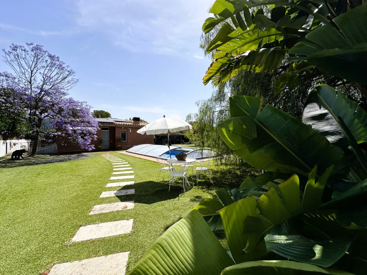 Sea-view villa, five bedrooms, private pool