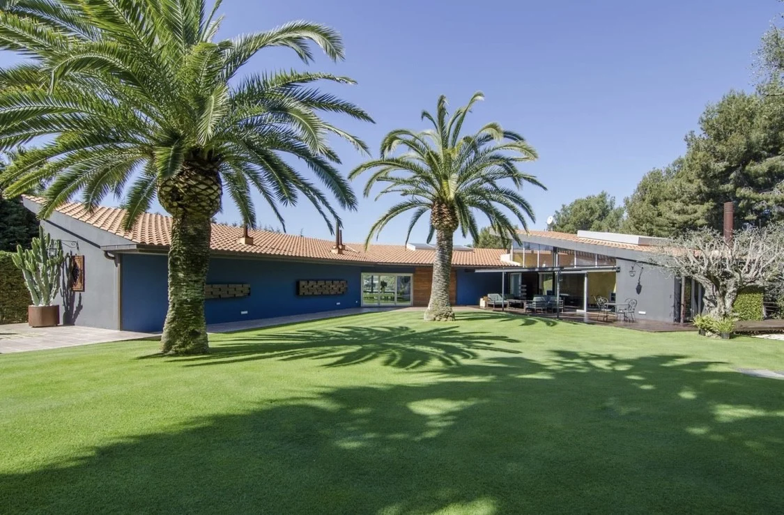 Luxury duplex villa with sea views