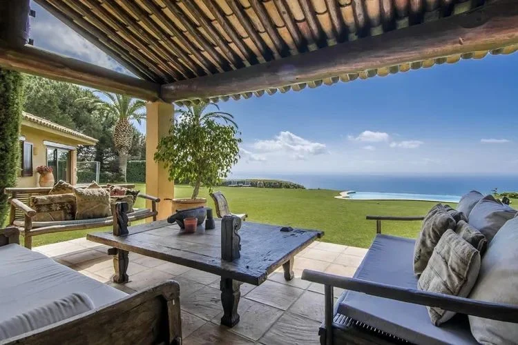 Luxury chalet in Rocaferrera, 6 suites