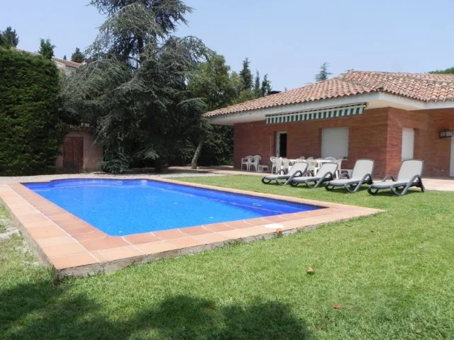 Chalet con piscina y 6 dormitorios