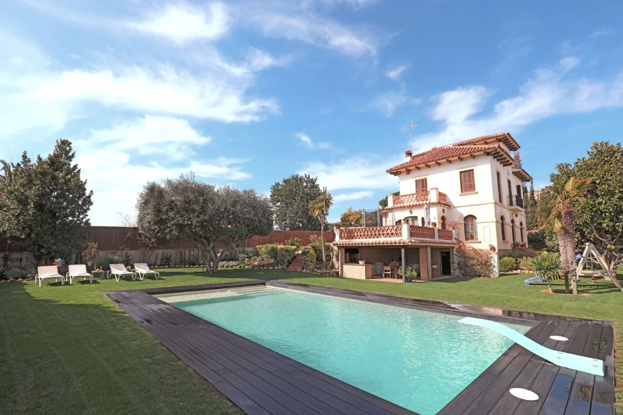 Chalet con vistas al mar y piscina en Llavaneres