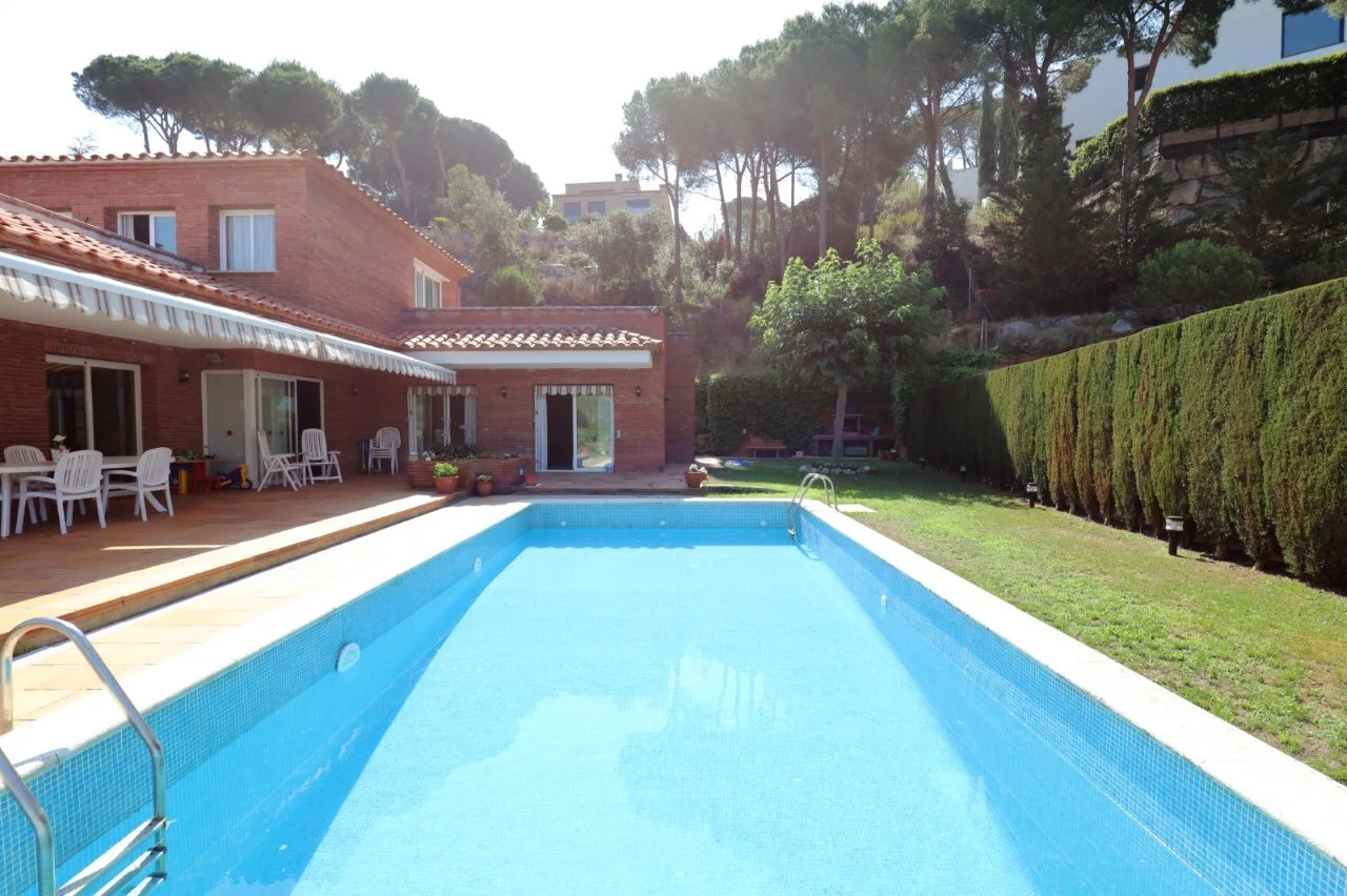 Sea-view chalet in Caldes, 397 m²