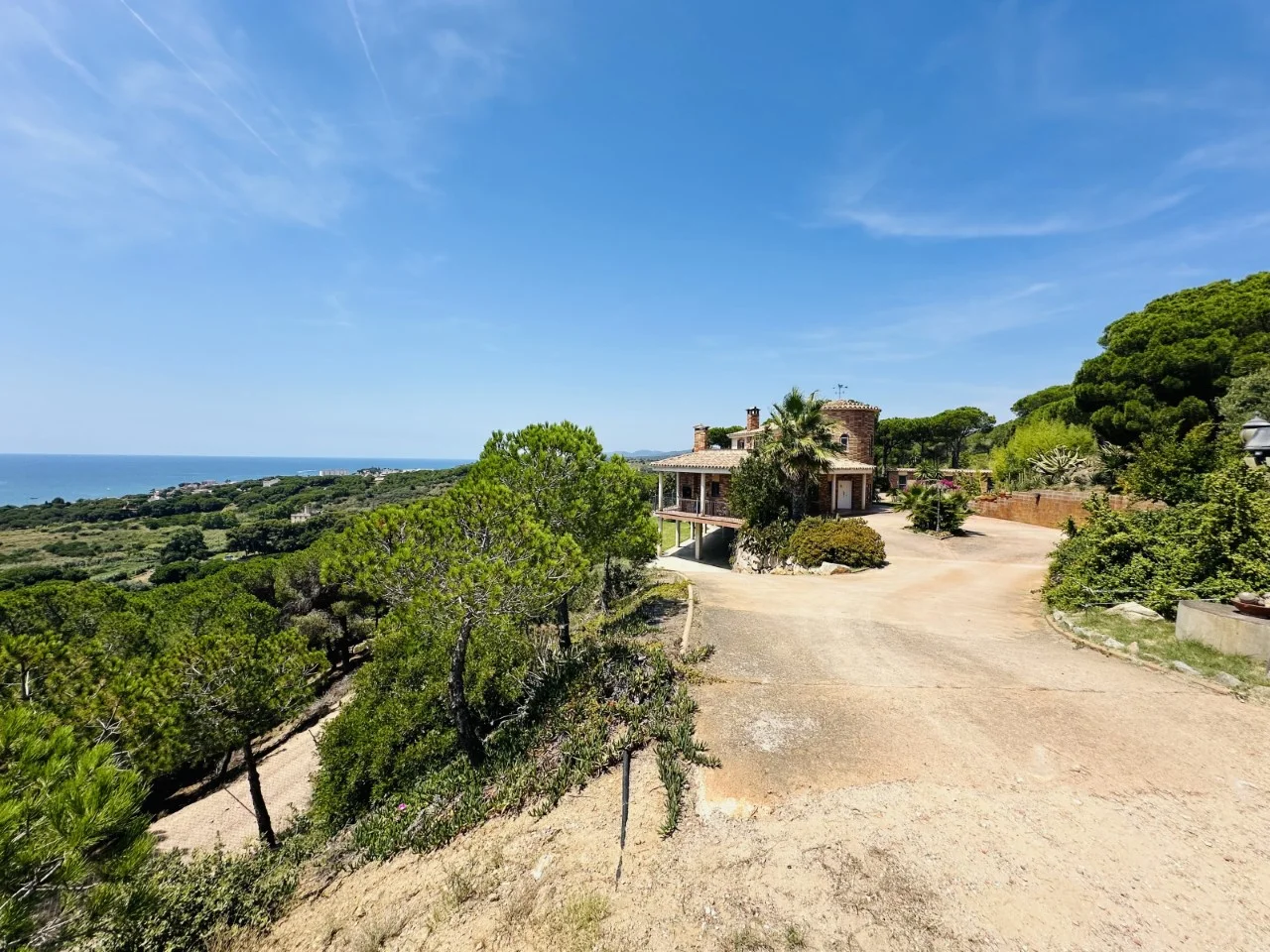 Large sea-view finca with tourism potential