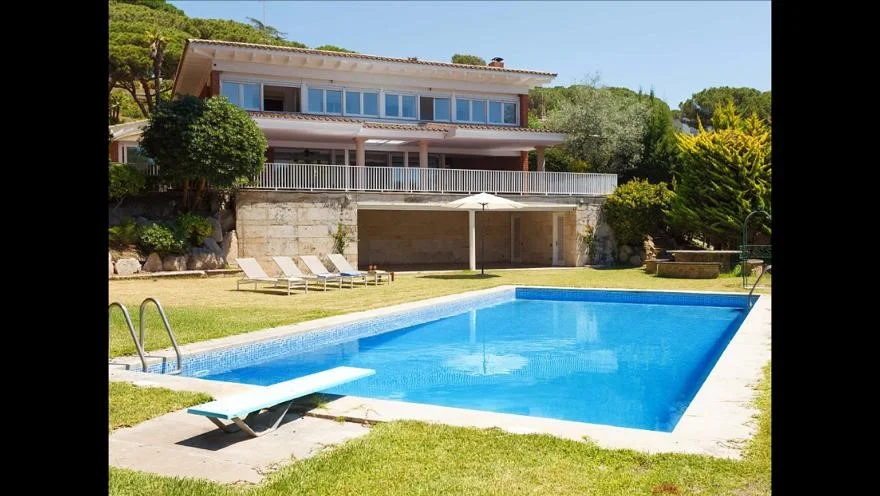 Finca de cuatro casas con vistas al mar