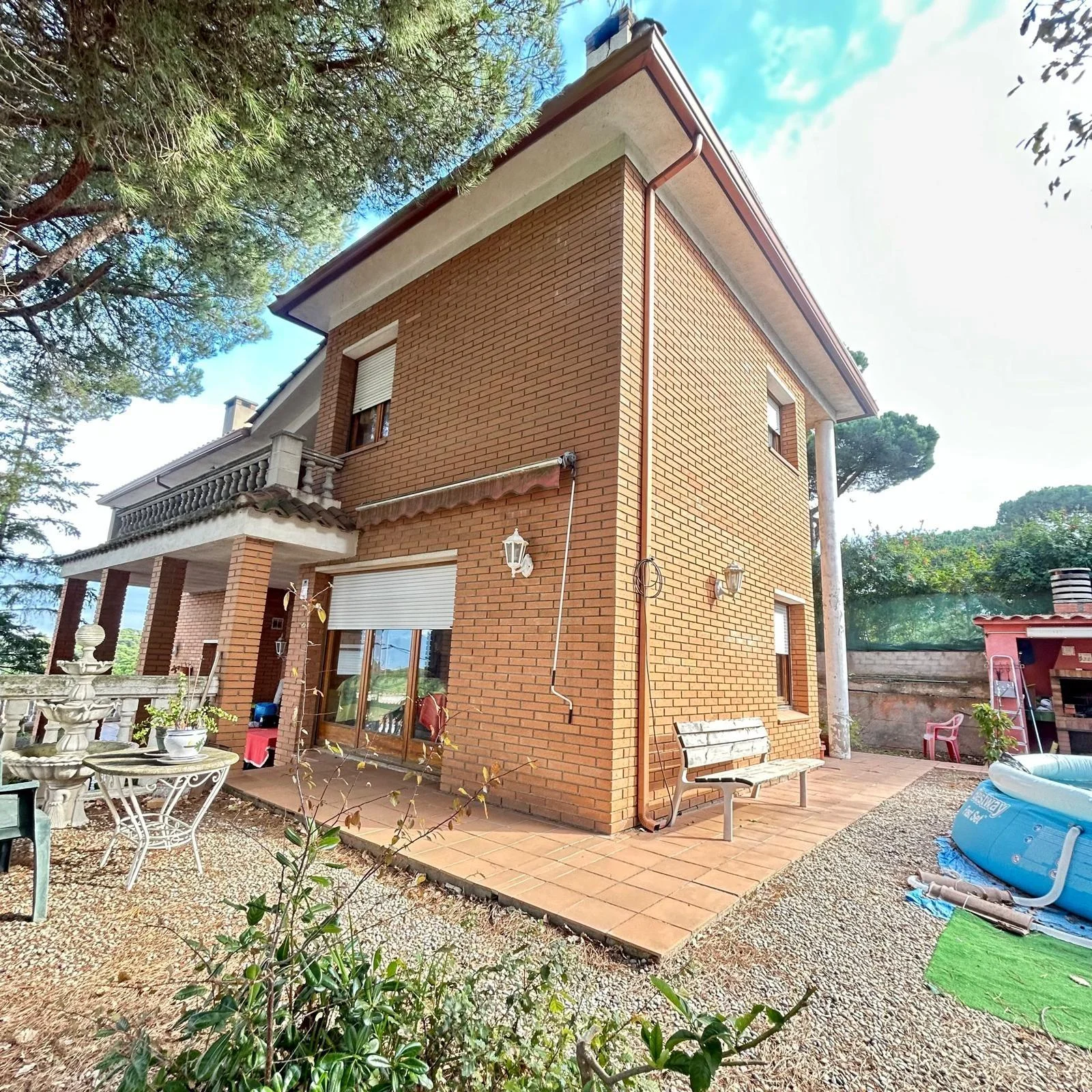 Casa de cuatro dormitorios con parcela de 600 m²