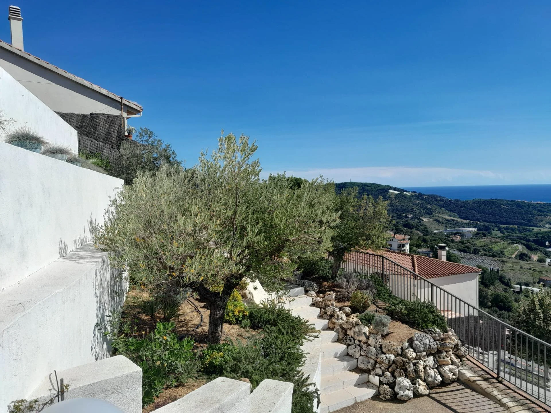 Casa reformada en Vistamar con vistas al mar