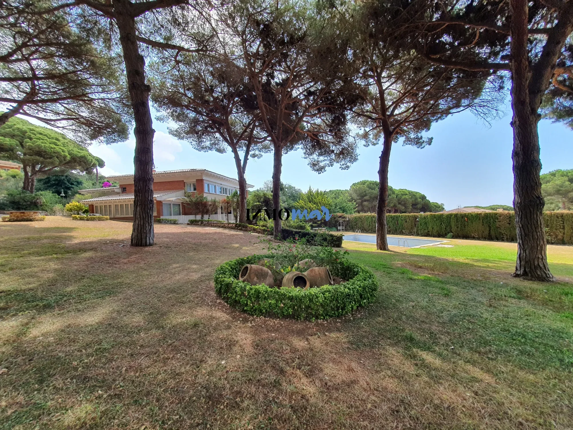 Four-home estate with sea views