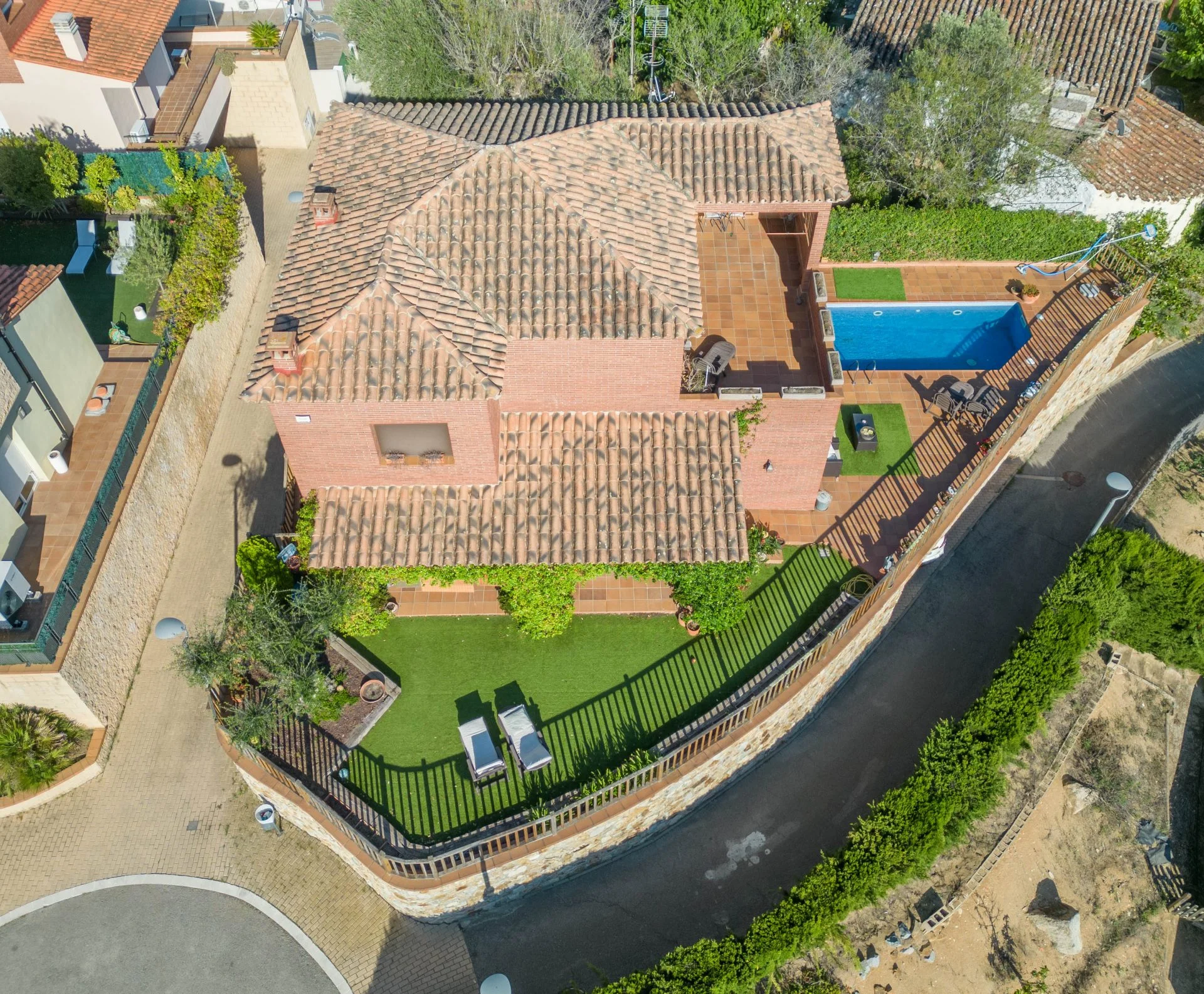Casa independiente con piscina, 4 dormitorios
