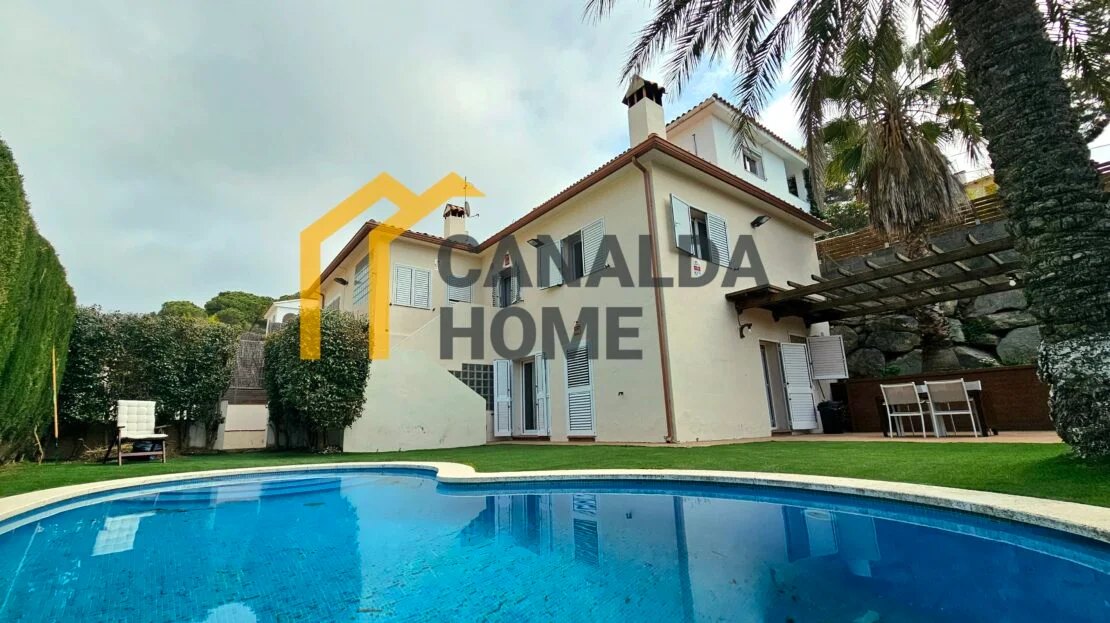 Cabrils property with five bedrooms