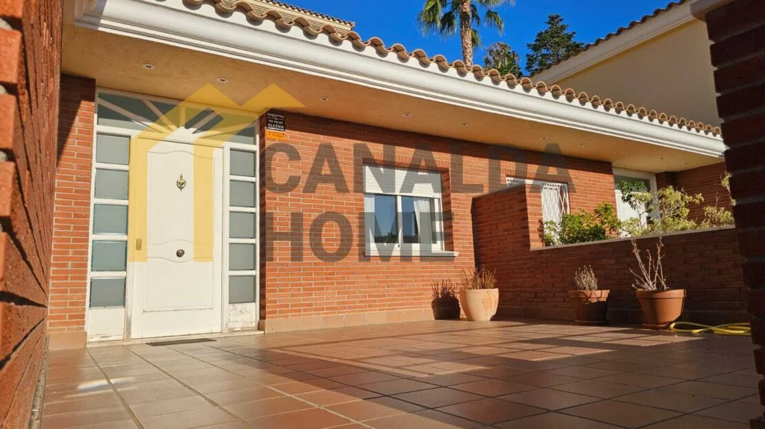 Villa en Teià con vistas al mar y cinco dormitorios