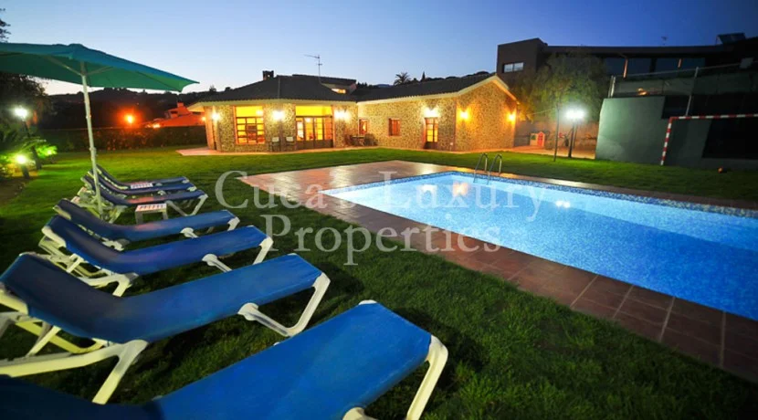 Villa privada con piscina y pádel
