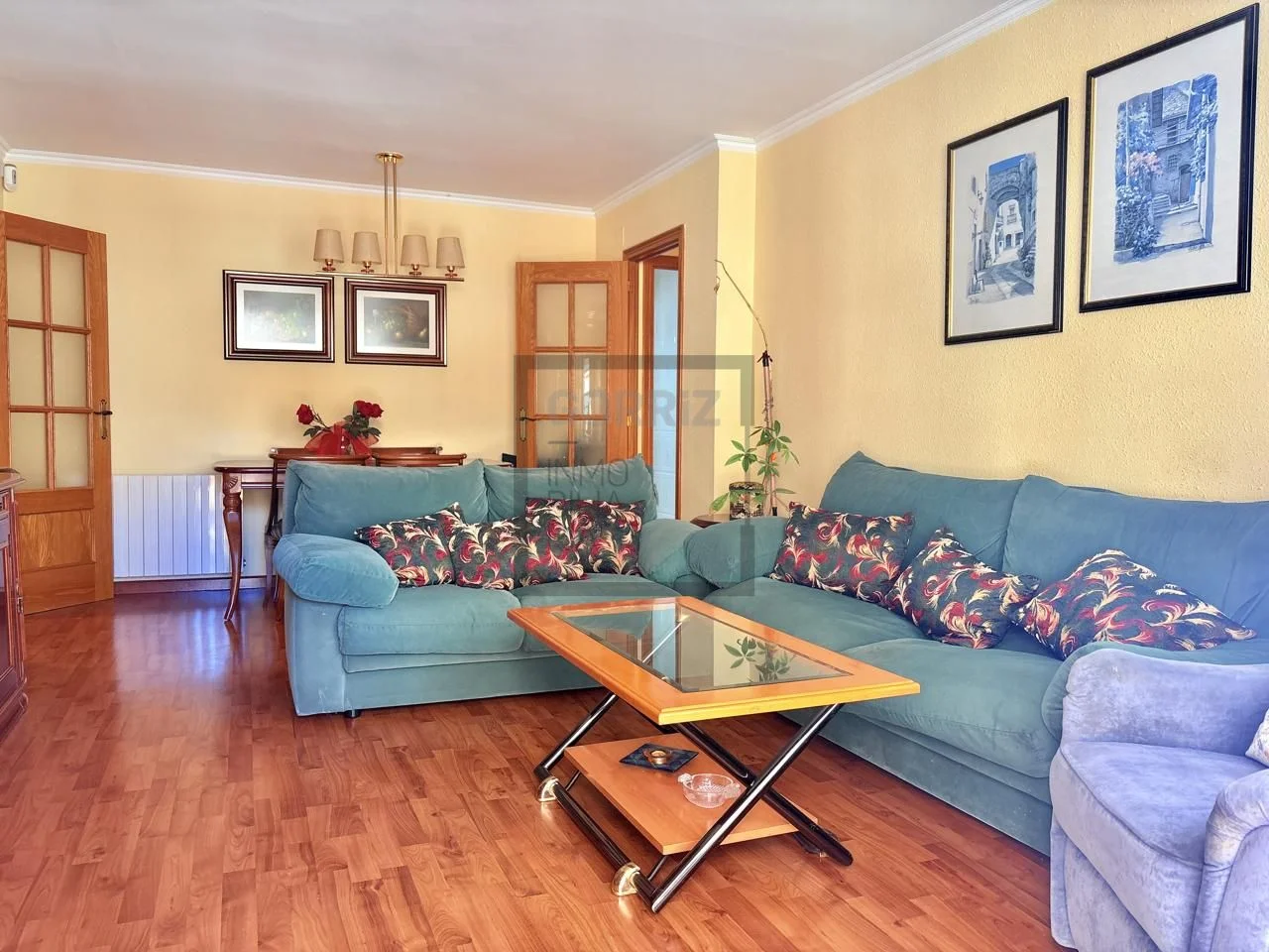 Piso alto en Mataró con balcones