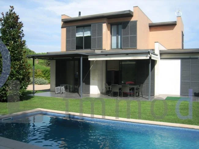 Casa con piscina, 4 dormitorios