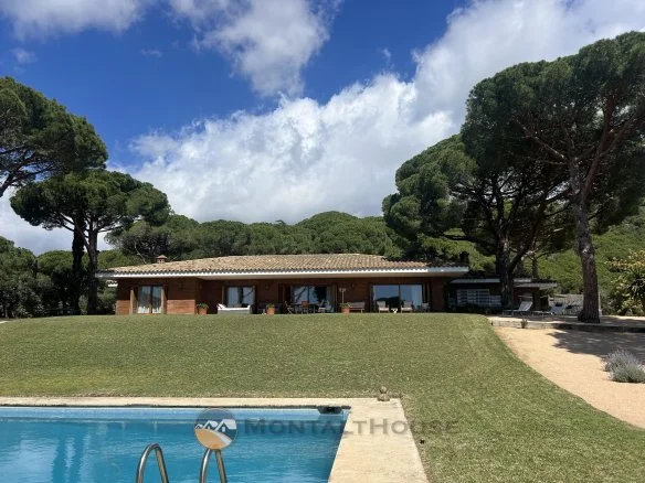 Sea-view Llavaneres chalet, 5 bedrooms
