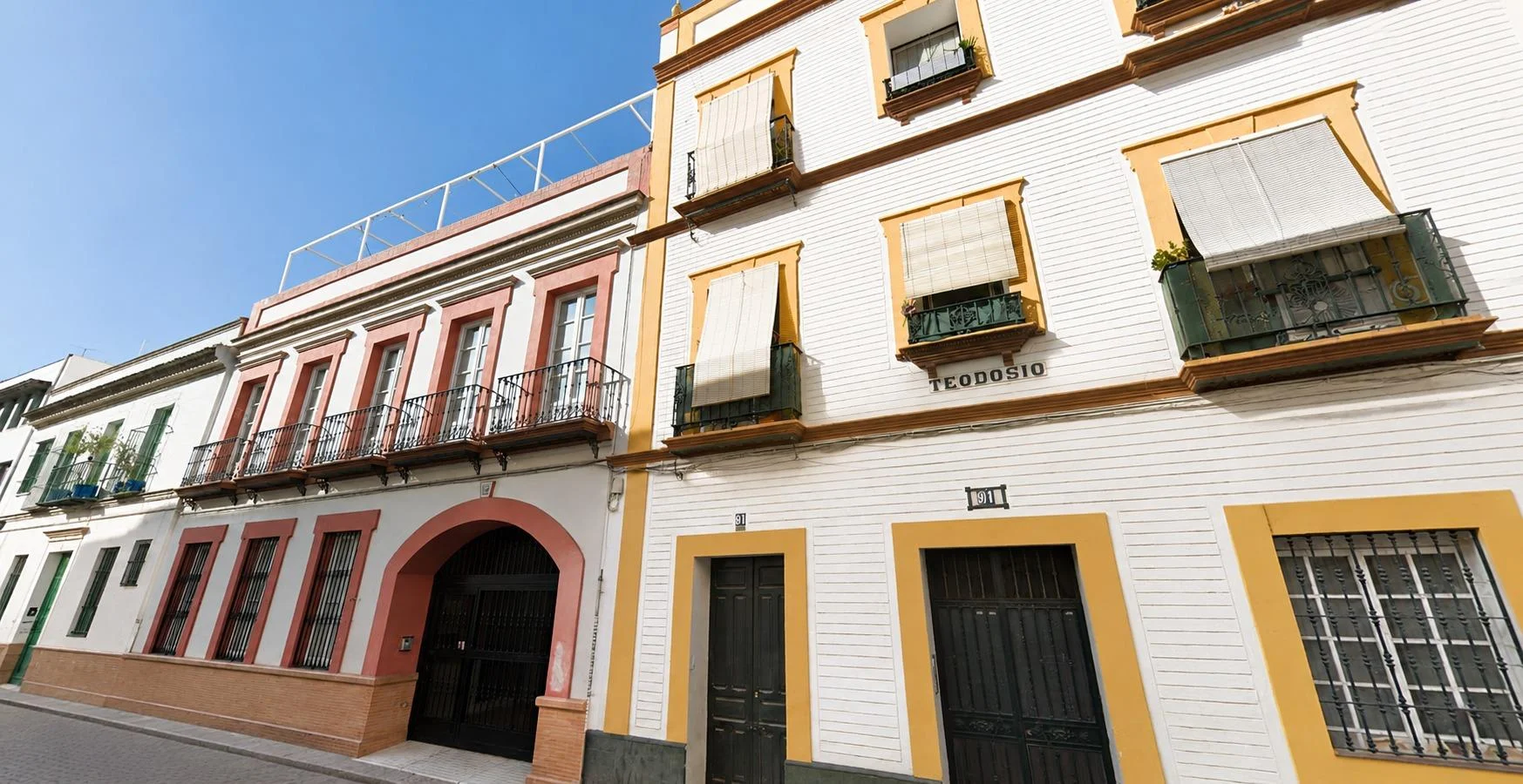 Central Seville flat with renovation upside