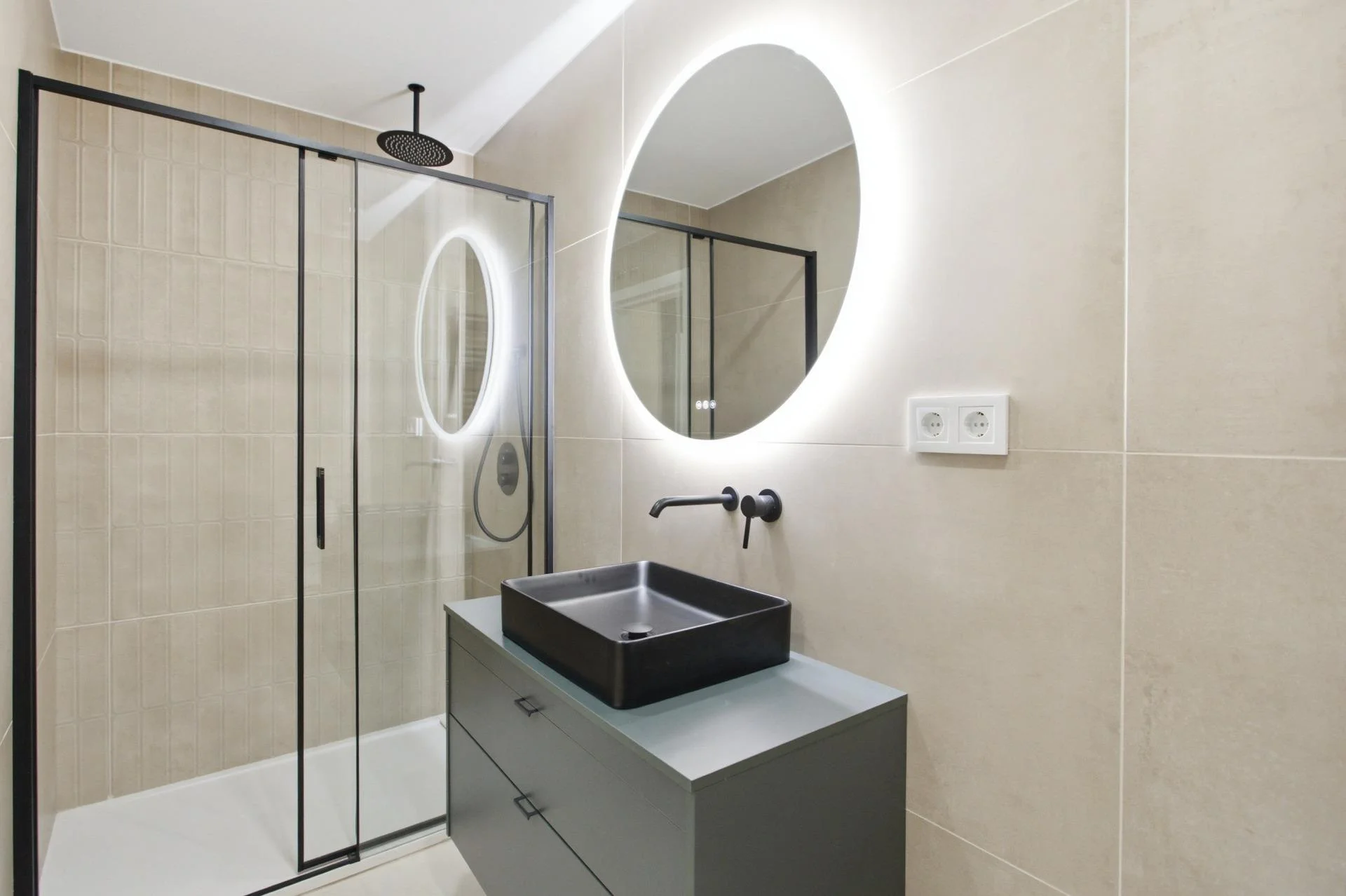 Renovated Barcelona flat near major landmarks