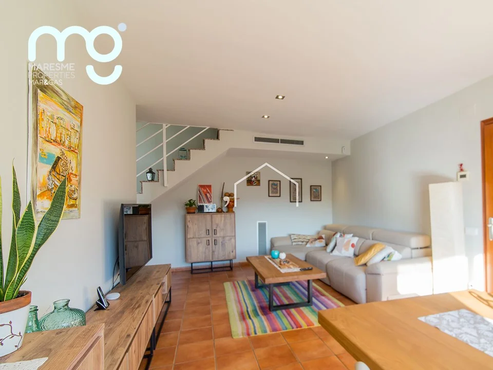 Casa pareada con placas solares