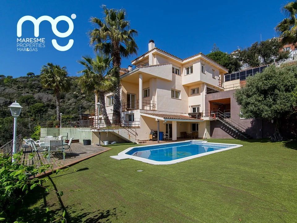 Villa con vistas al mar y seis dormitorios