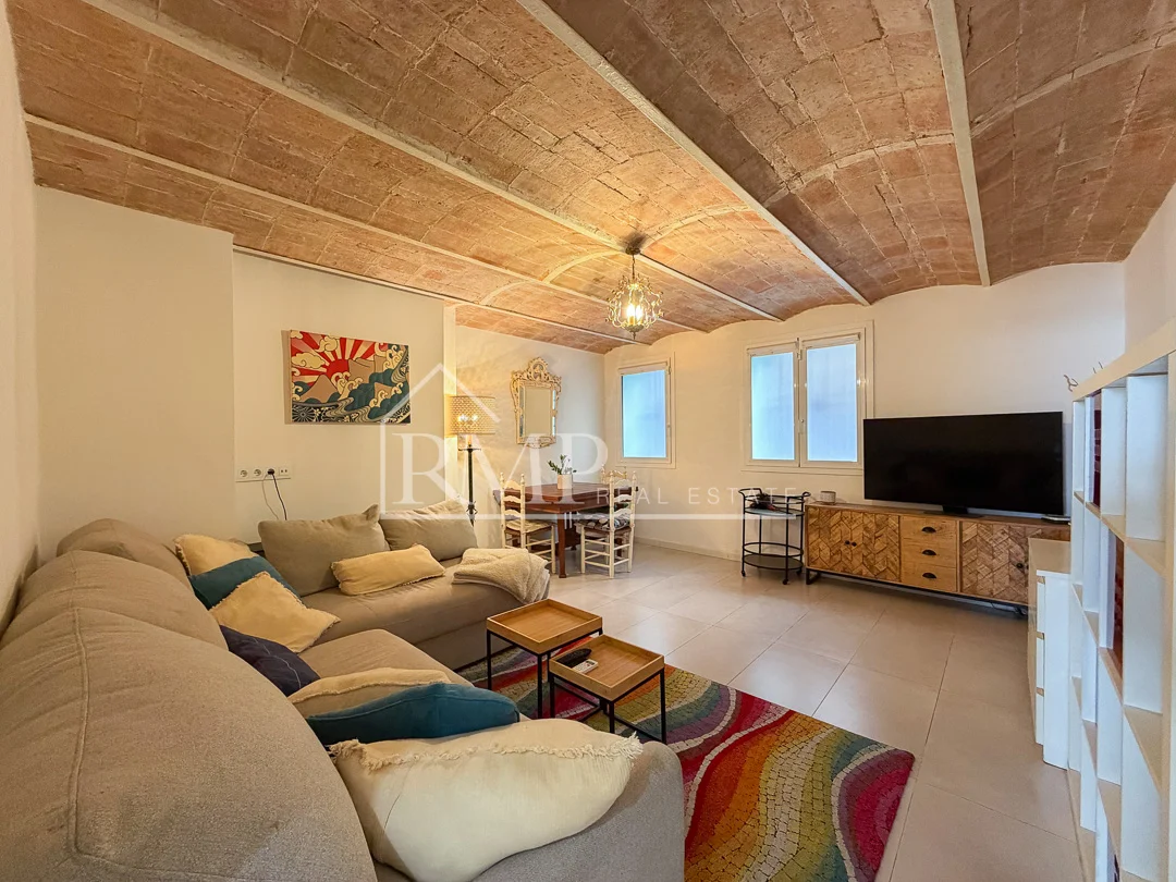 Dúplex reformado en Gràcia con carácter histórico