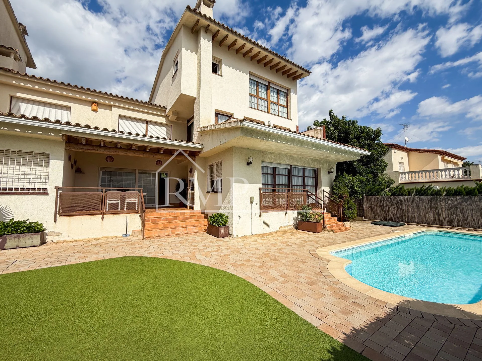 Amplio chalet en Llavaneres con vistas al mar
