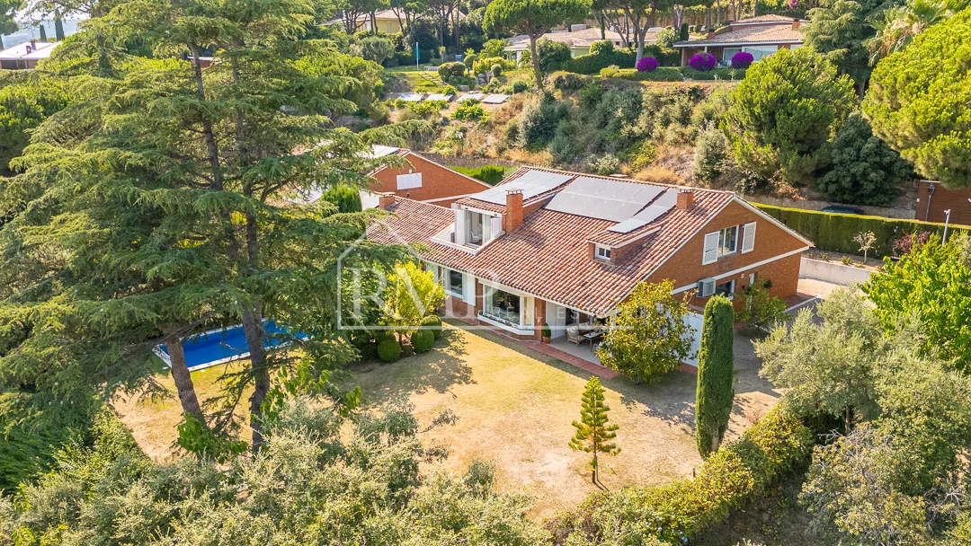 Villa reformada en Supermaresme, 5 dormitorios