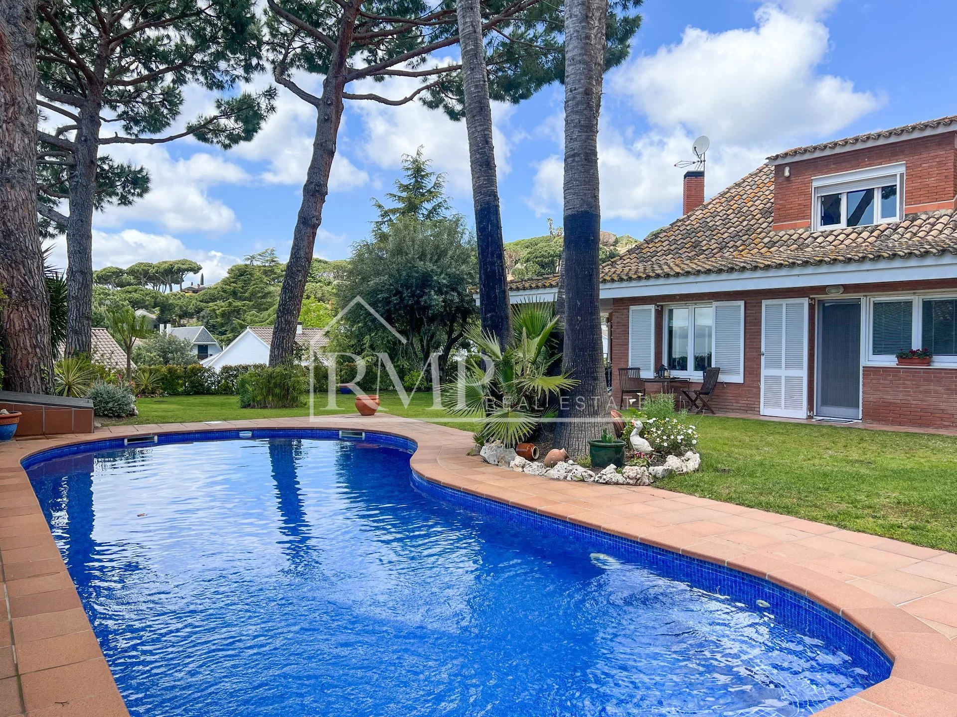 Chalet exclusivo con piscina privada