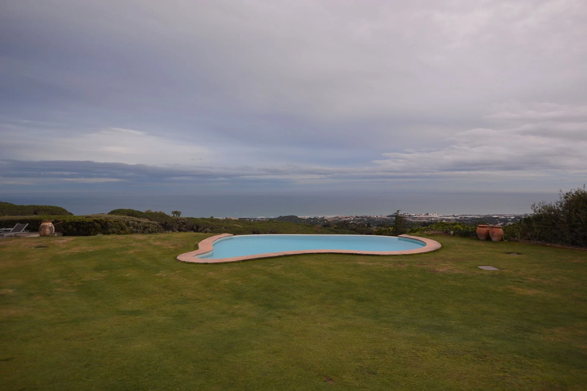 Chalet con vistas al mar y piscina infinita