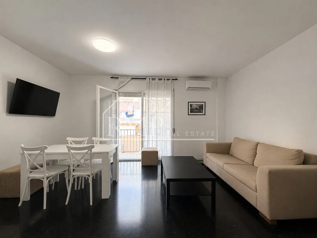 Piso de tres habitaciones en Gràcia con balcón