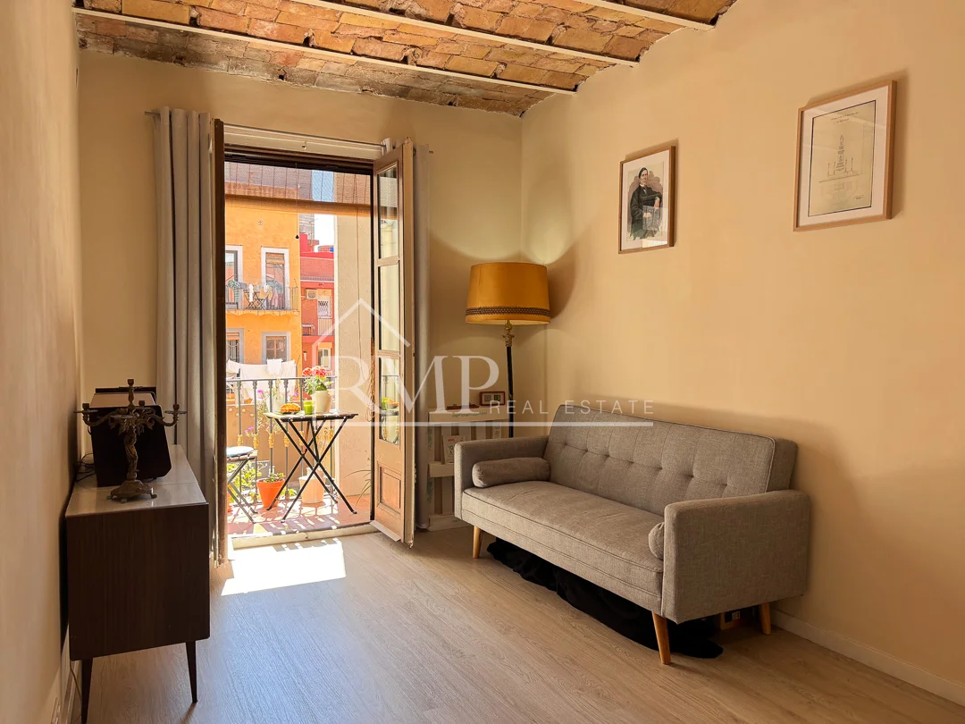 Renovated Raval flat with rooftop terrace
