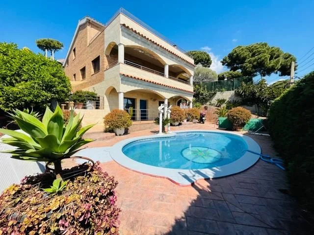 Casa nueva en Tordera con piscina privada