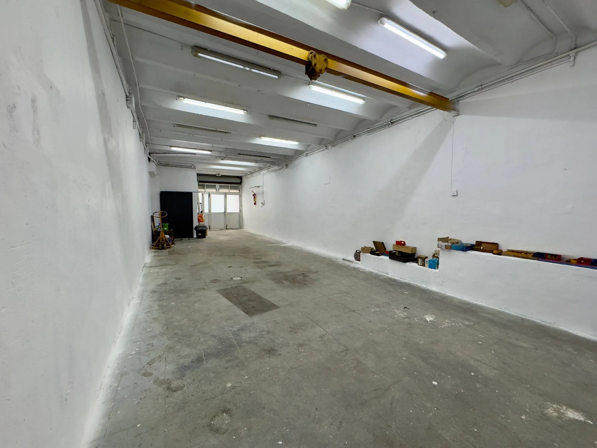 Local comercial flexible con altillo