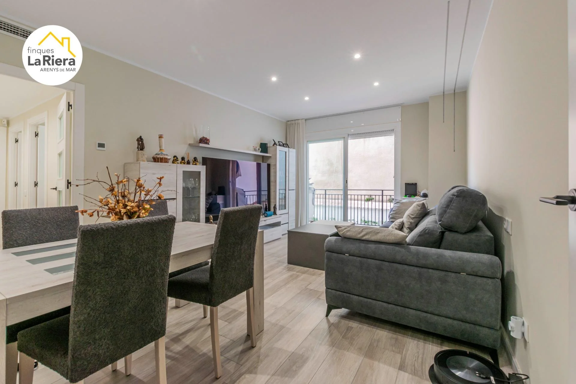 Renovated city-centre flat, four bedrooms