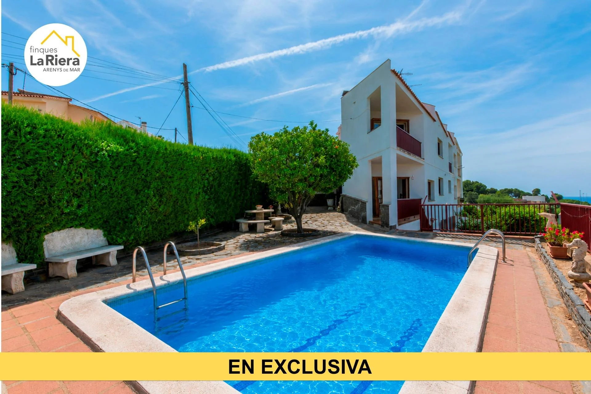 Casa independiente con piscina y vistas al mar