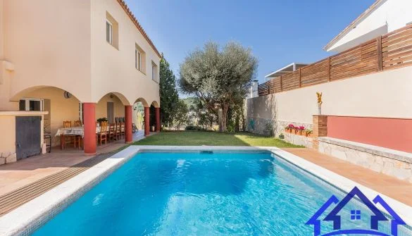 Sea-view villa with pool and gardens