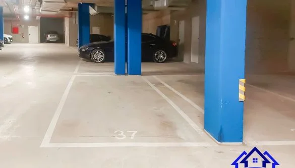 Plaza para coche grande cerca del Colegio Sinera
