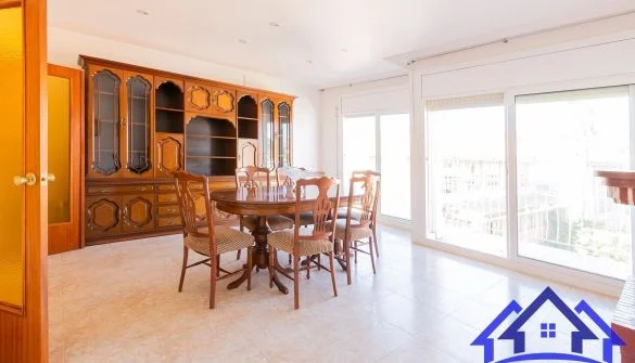 Five-bedroom Canet penthouse with views