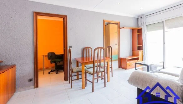 Central Canet flat with sea views
